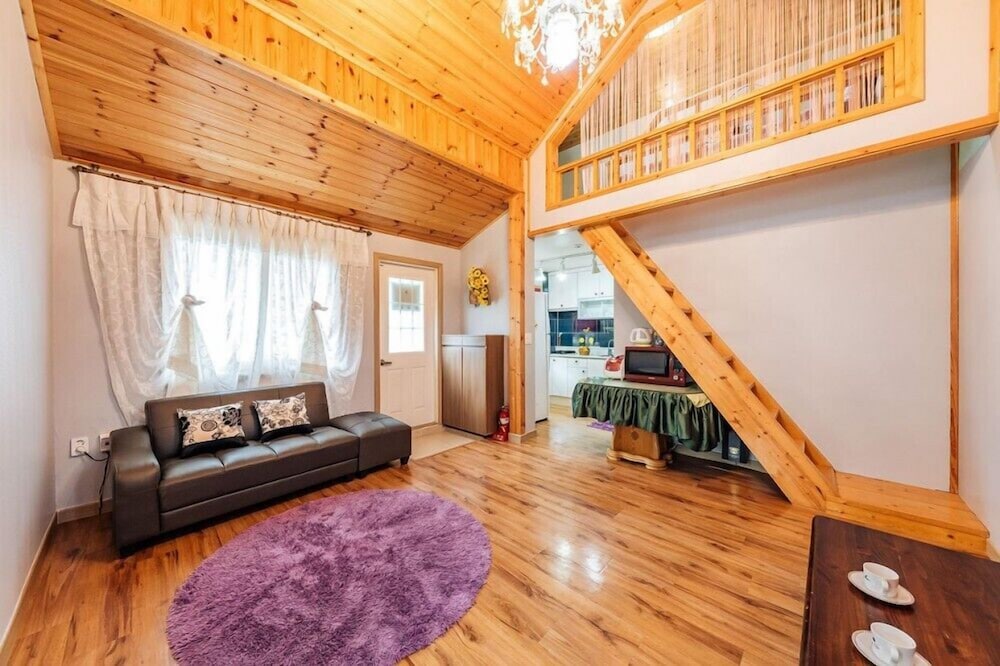 Room (Irene)