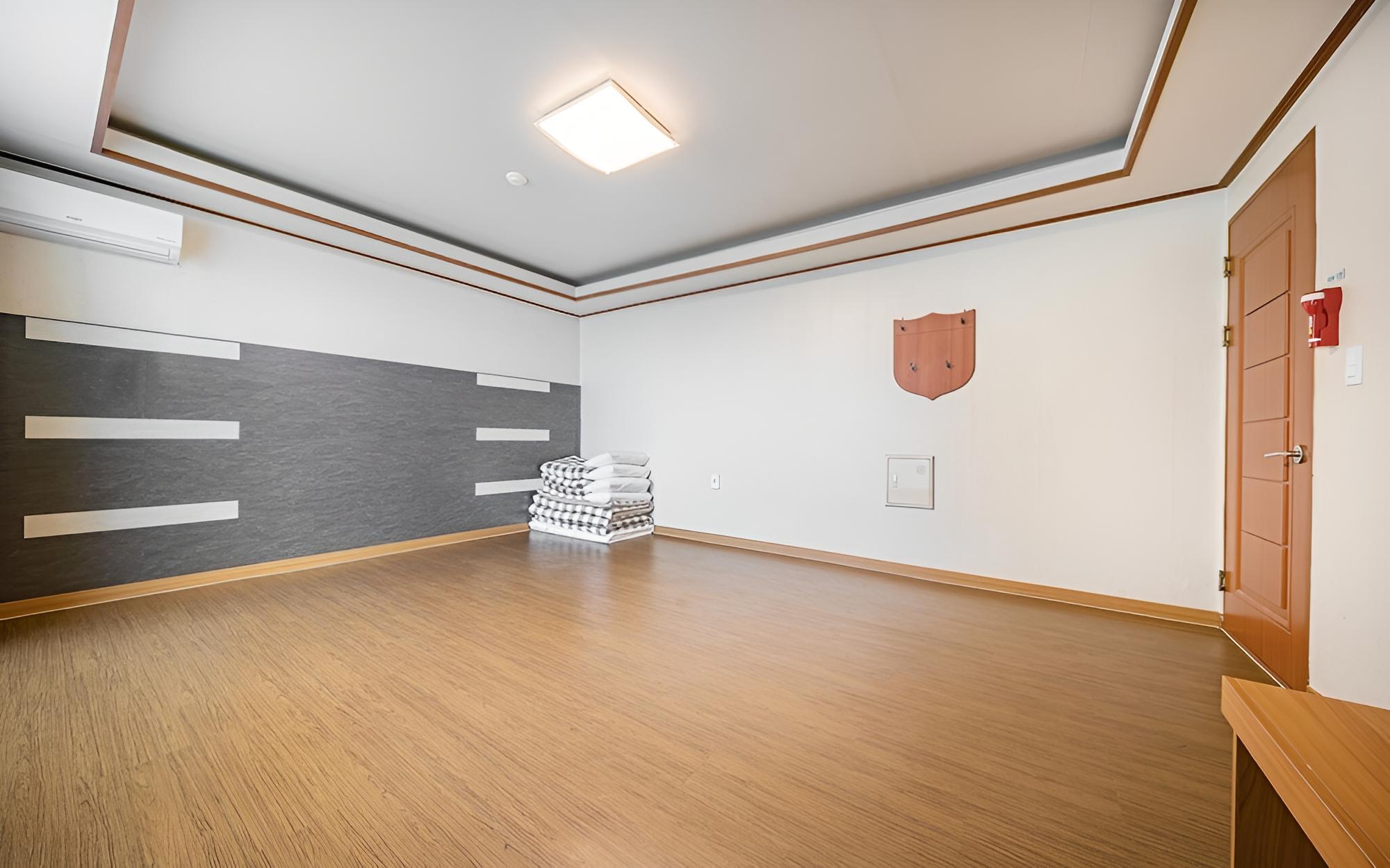 Room (Ondol room with sea view) - Photo 2