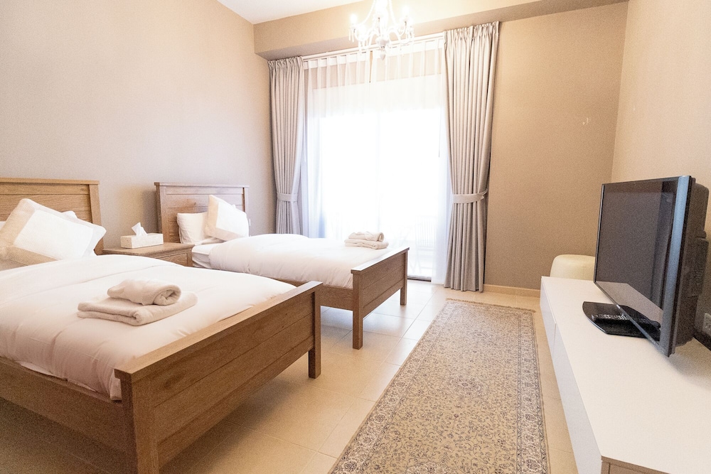 Comfort Apartment, 2 Bedrooms, Balcony, Marina View photo 3