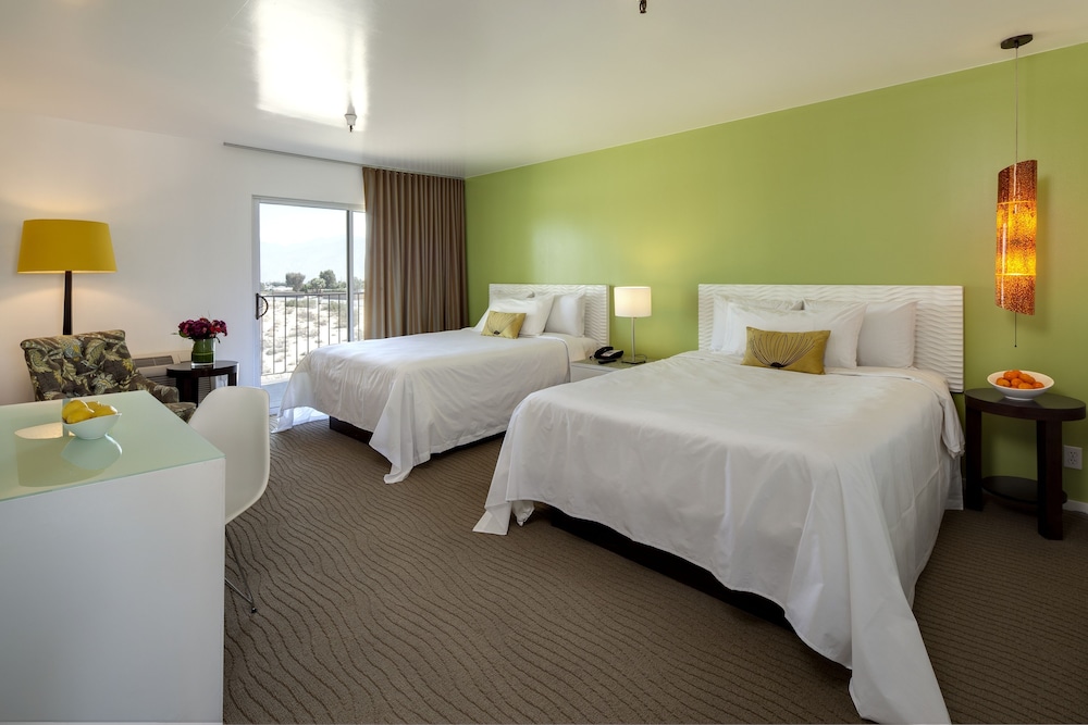 Standard Double Room, 2 Queen Beds - Photo 2