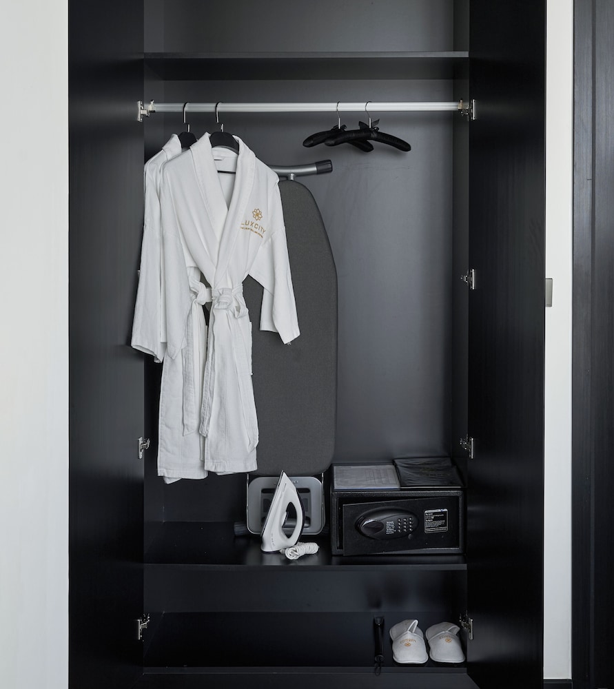 Executive Residence - Photo 11
