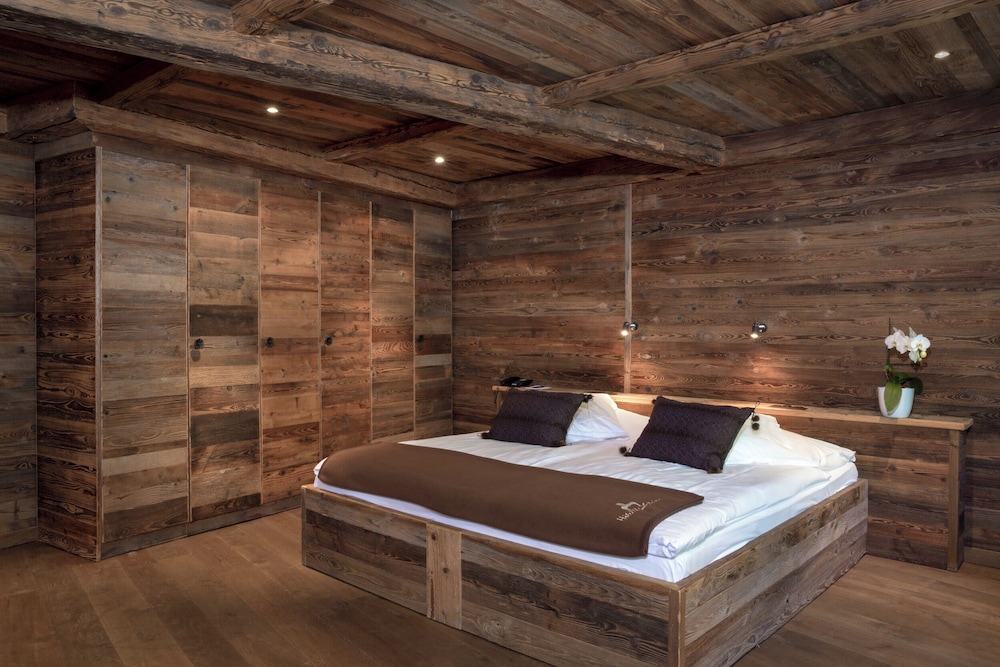 Large Double Room (North) photo 2