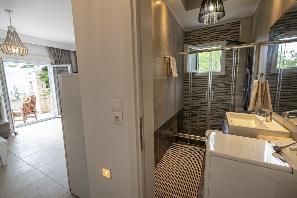 Deluxe Room - Photo 2