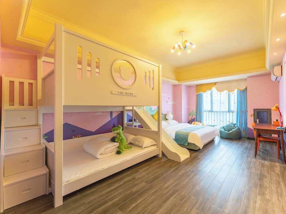 Family Apartment, Multiple Beds, Non Smoking, Refrigerator