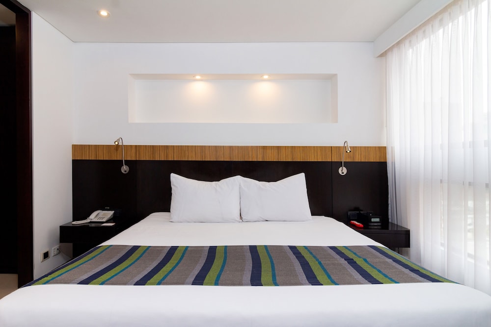 Executive Suite, 1 King Bed - Photo 3