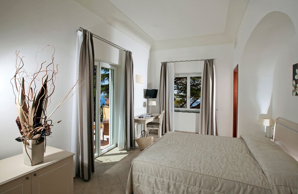 Superior Double Room, Balcony, Sea View - Photo 4