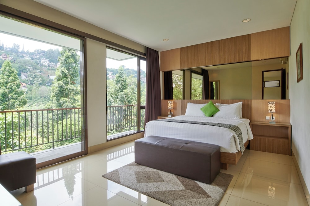 Executive Villa, 5 Bedrooms, Hill View photo 1