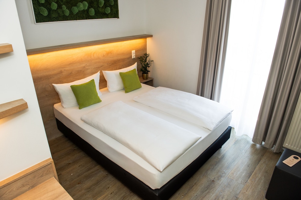 Superior Room, 1 Queen Bed (length of bed: 210 cm)