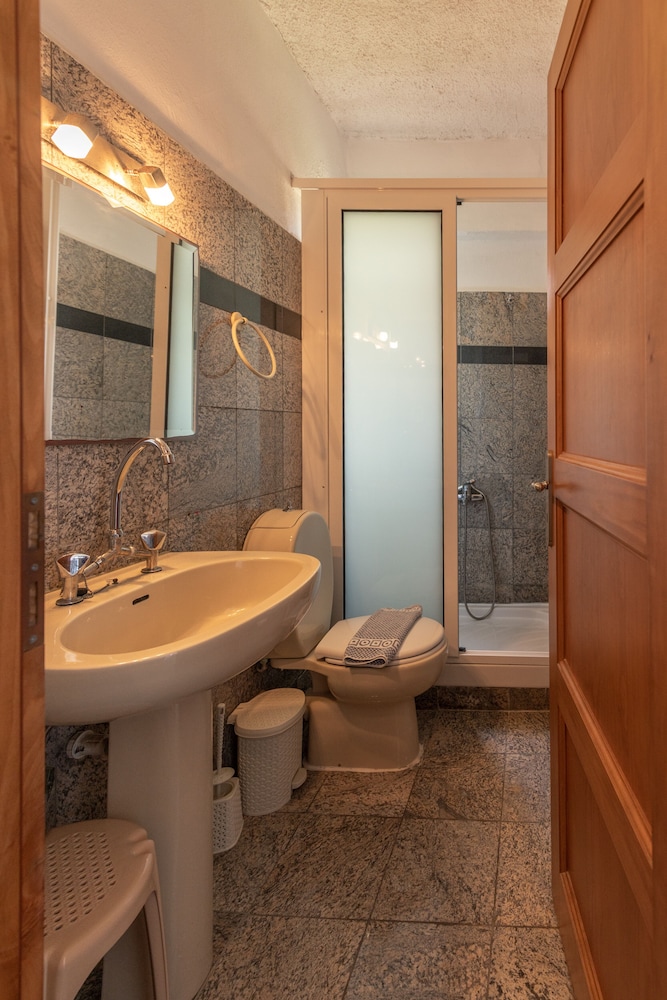 Standard Double Or Twin Room, Partial Sea View photo 3