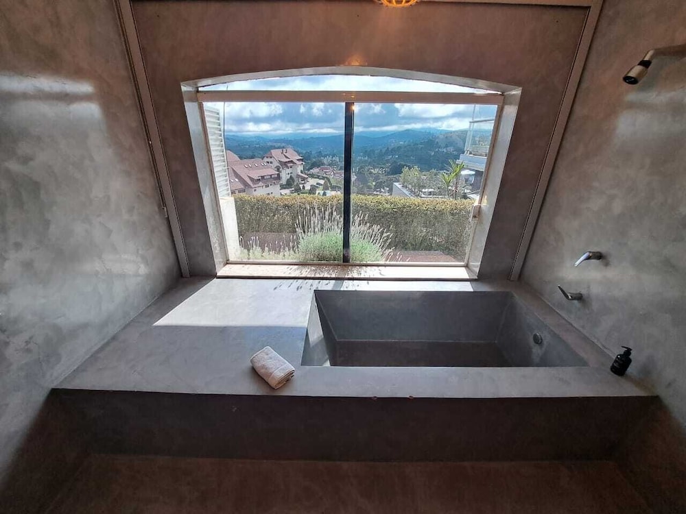 Luxury Double Room, Private Bathroom thumbnail 5