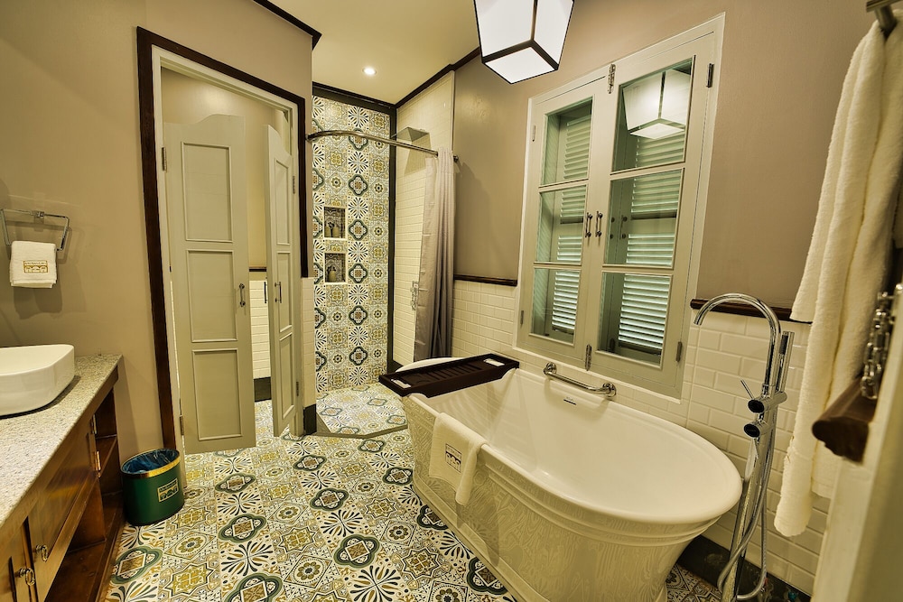 Junior Suite King Room - Photo 10