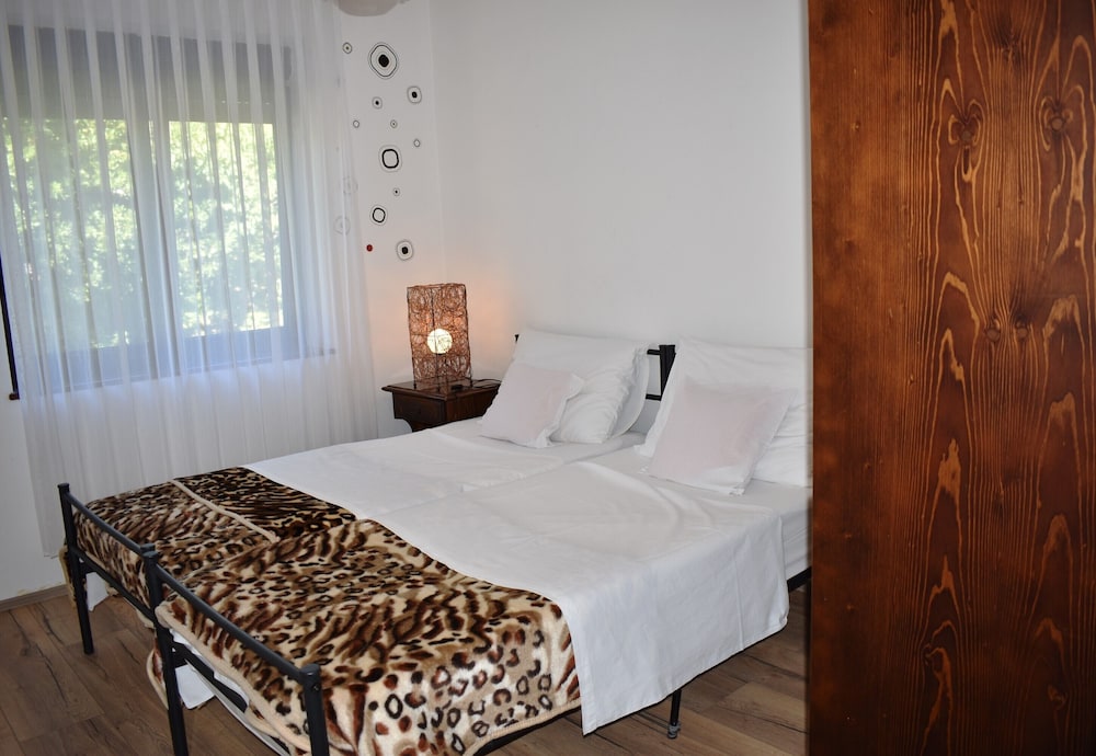 Family Apartment, Multiple Bedrooms, 2 Bathrooms (Pool Apartment Bakija) photo 1