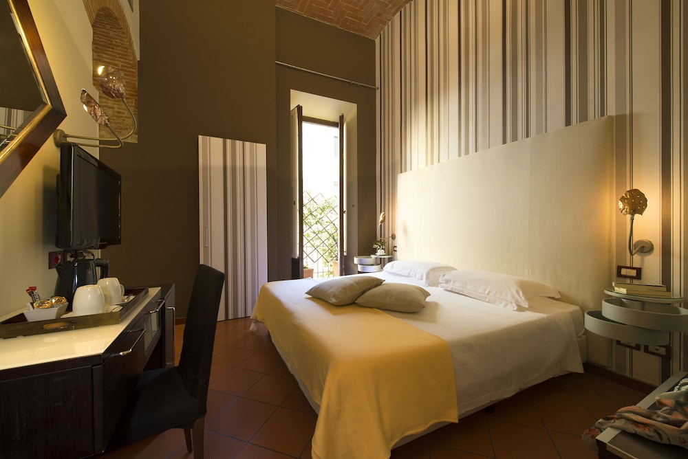 Standard Triple Room, 1 Queen Bed