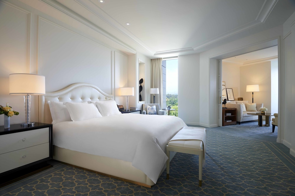 Suite, 1 King Bed, Accessible (Hearing, Hollywood)