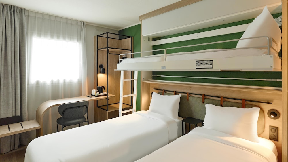 Standard Room, Multiple Beds photo 3
