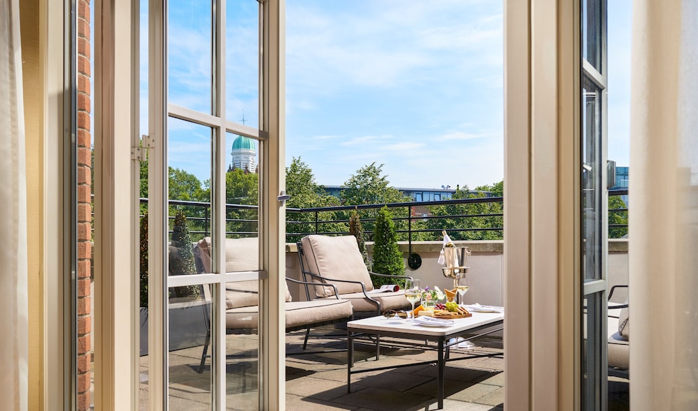 Suite, 1 Bedroom (Dining, Outdoor Terrace) photo 2