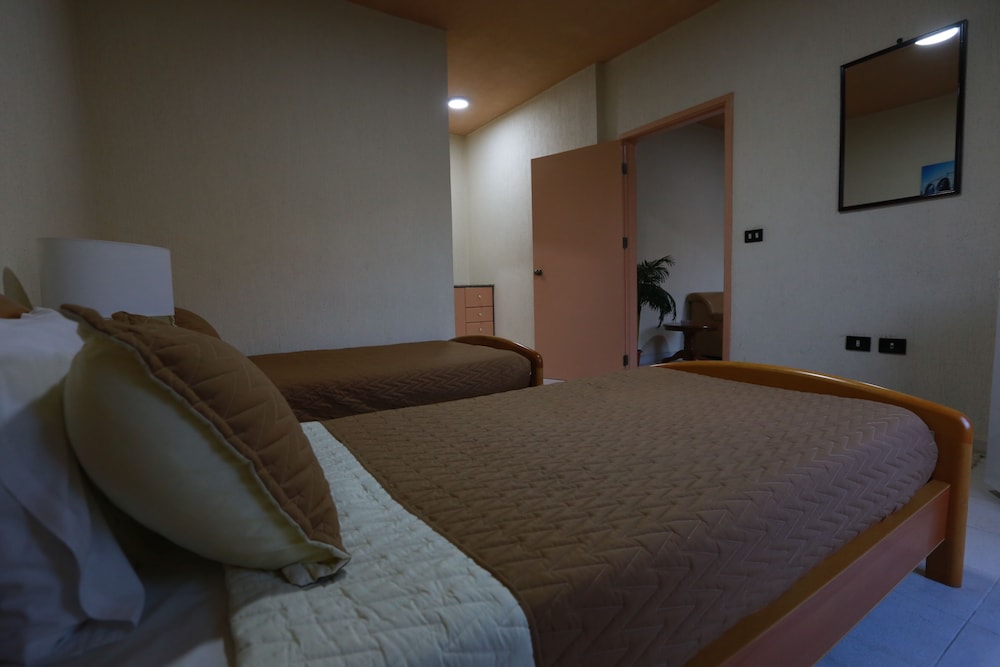 Suite, Hill View photo 2