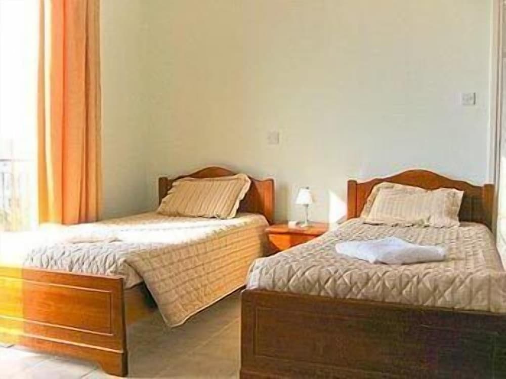 Villa, 3 Bedrooms, Private Pool, Poolside (5 people) photo 3