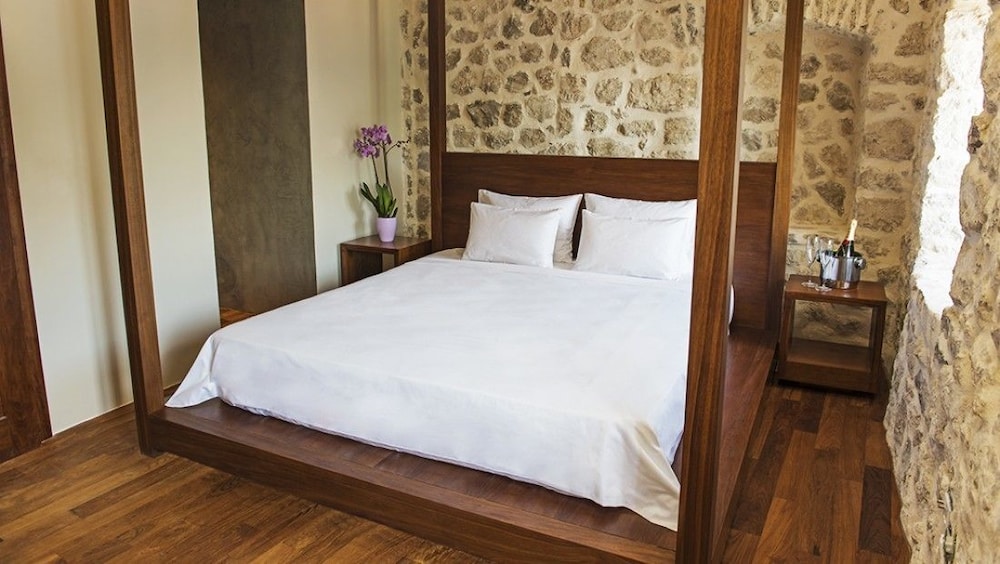 Double Room, Sea View (Captain Stole &Officer Sneza)