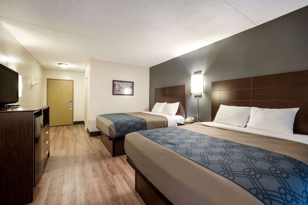 Room, 2 Queen Beds, Non Smoking (Pets Allowed) photo 2