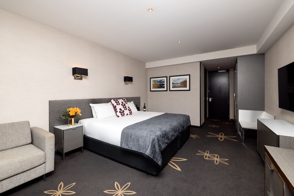 Premium King Room - Photo 2