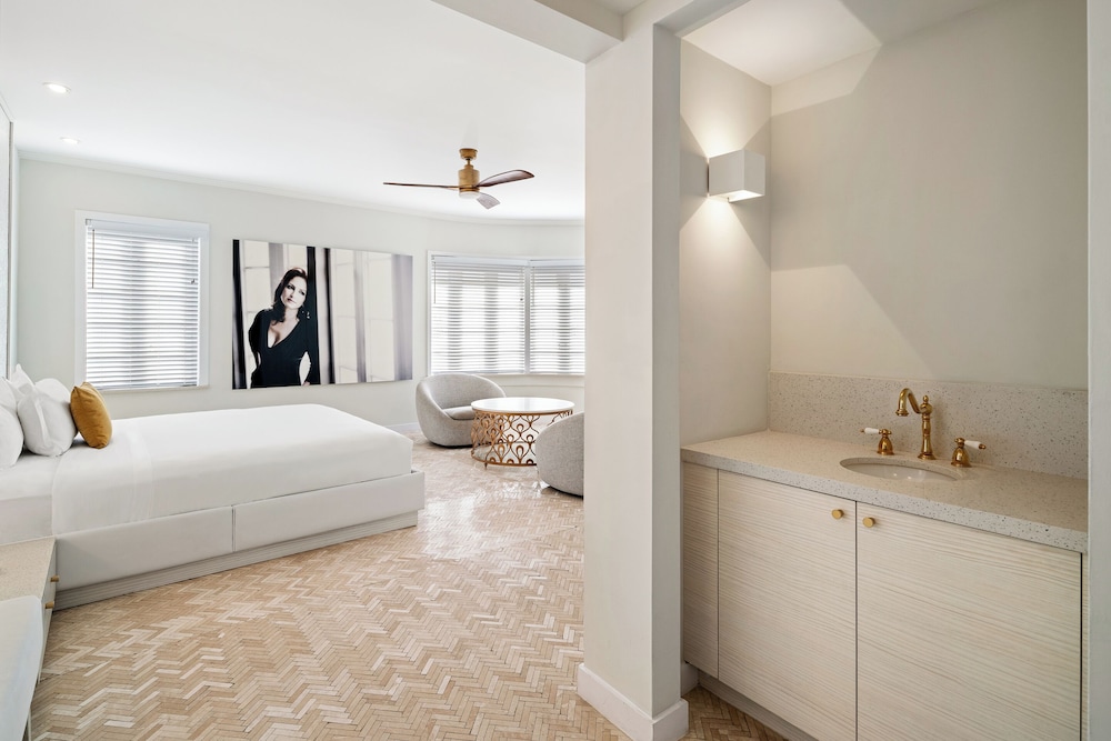 Junior Suite, 1 King Bed - Photo 2