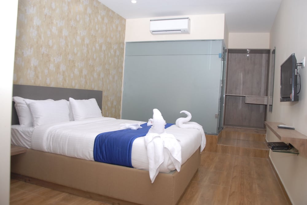Deluxe Room - Photo 14