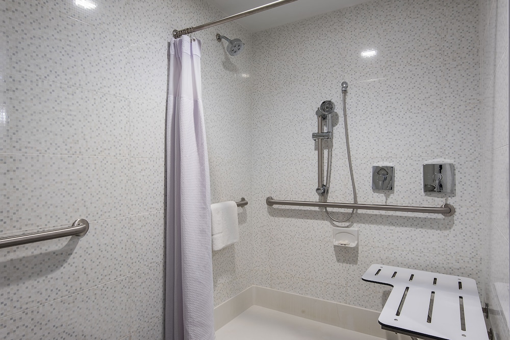 Standard Room, 2 Queen Beds, Accessible, Non Smoking (Communications) photo 3