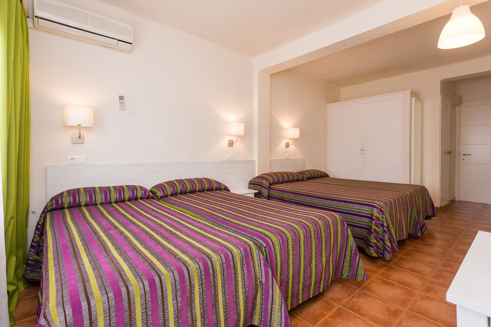 Quadruple Room - Photo 3