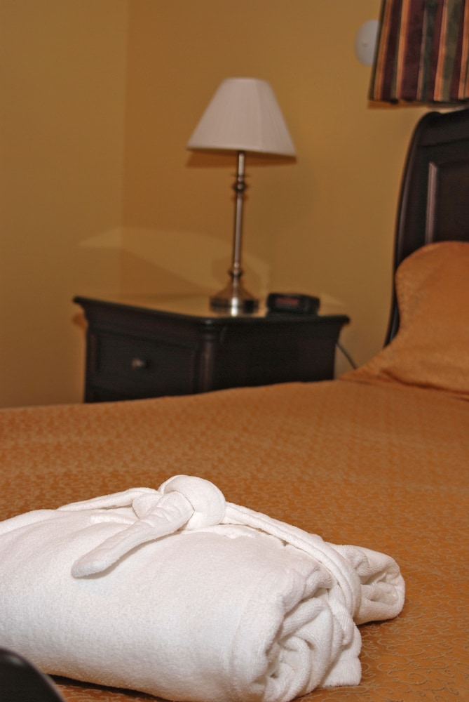 Luxury Suite, 1 Queen Bed, Jetted Tub photo 2