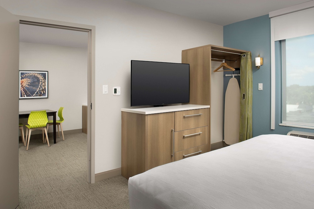 Studio, 1 King Bed, Accessible, Non Smoking (Hearing)