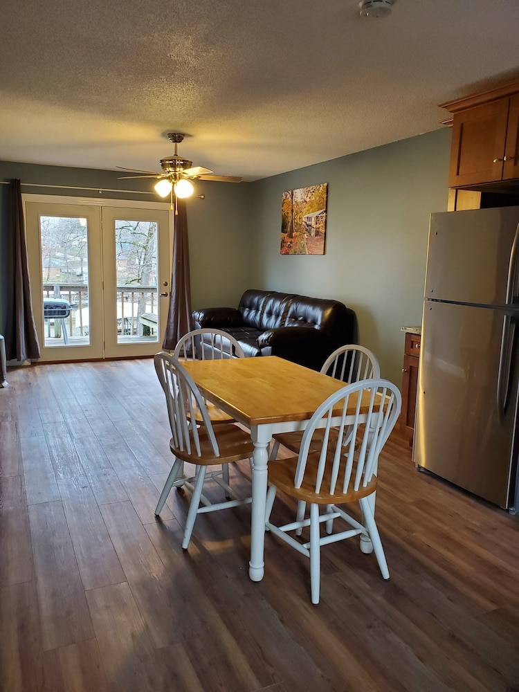Comfort Cabin, 2 Bedrooms, Non Smoking, Lake View photo 3