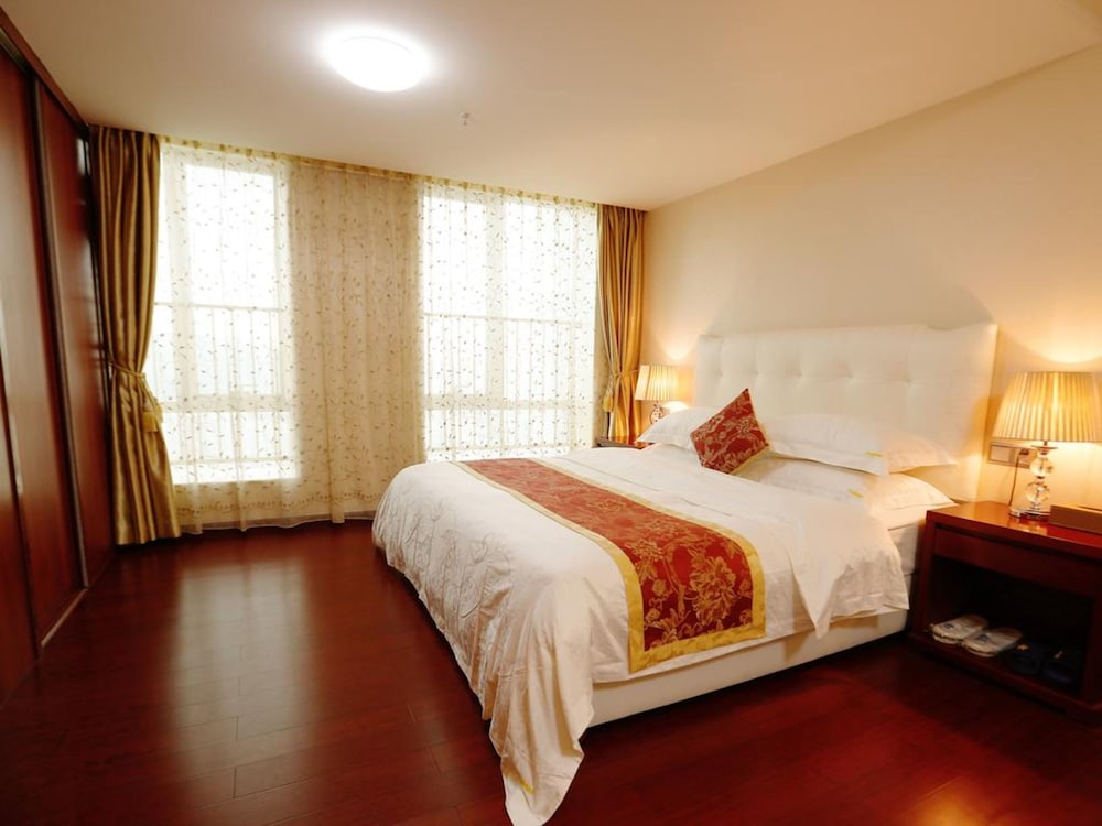Two-Bedroom Apartment (Free Shuttle in Canton Fair)