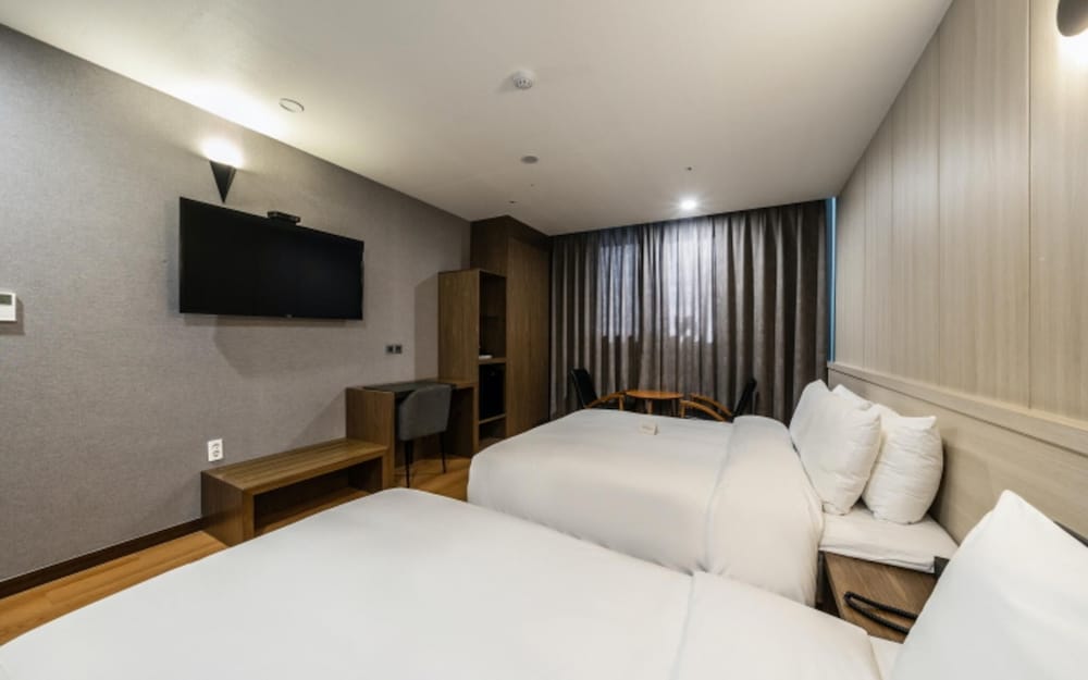 Room (Standard Twin (Business Package 1 per)
