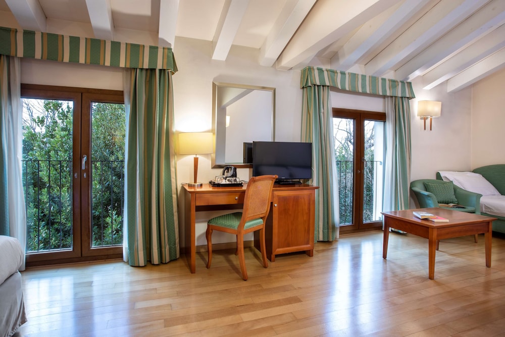 Family Room, 1 King Bed (Sofabed is a double bed) - Photo 3