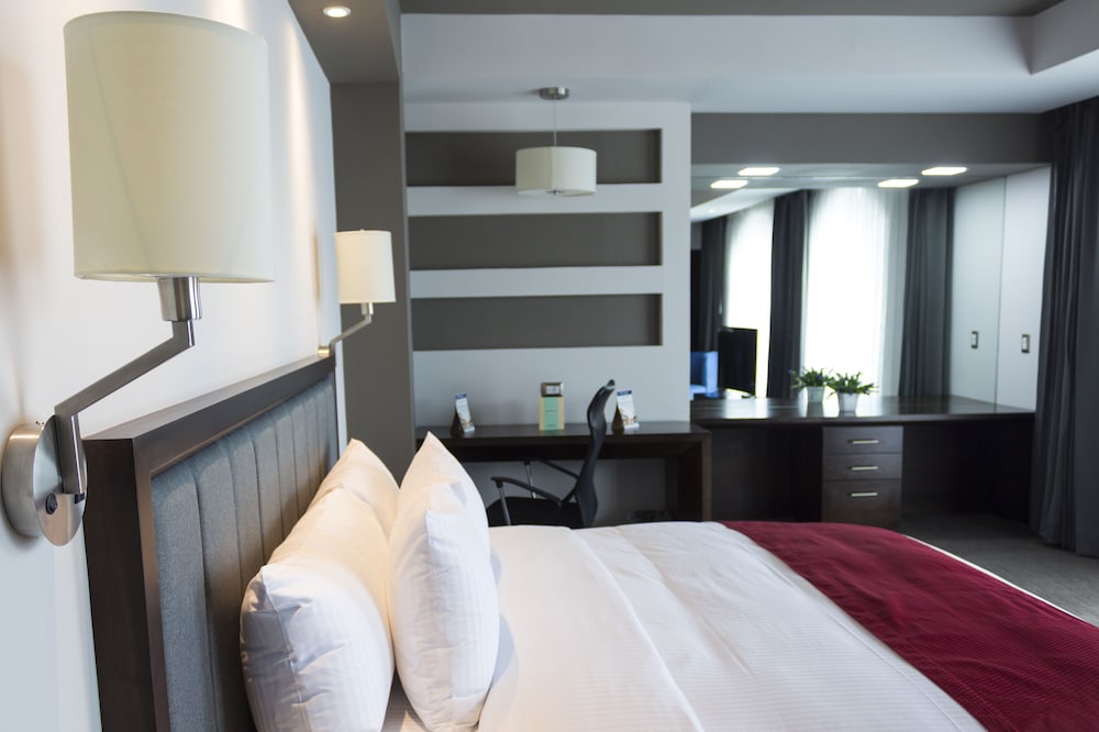 Executive Suite, 1 King Bed, Non Smoking, Jetted Tub photo 3