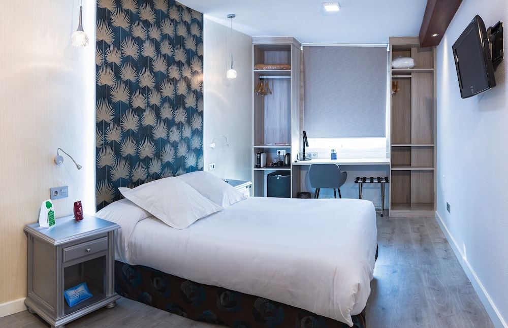 Standard Double Room Single Use - Photo 1