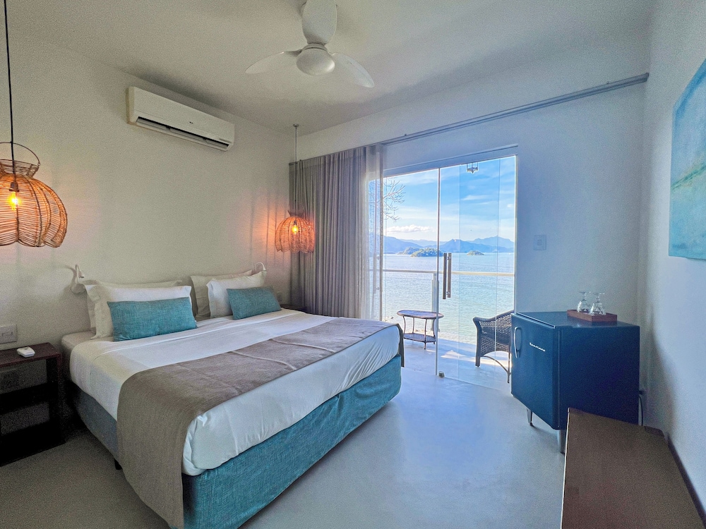 Deluxe Double Room, Jetted Tub, Sea View photo 1