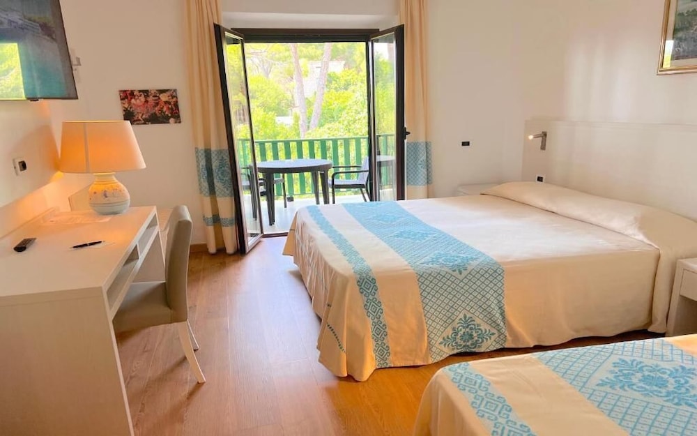 Classic Triple Room, Garden View - Photo 4