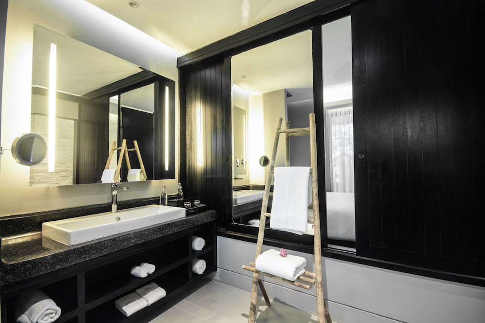 ANJALI Deluxe Pool Access Room