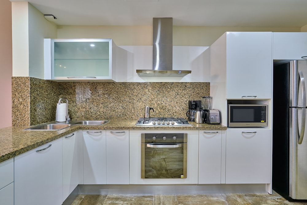 Standard Condo, 2 Bedrooms, Partial Ocean View photo 2