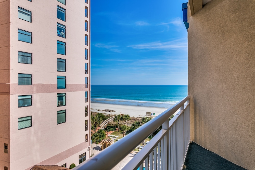Suite, 2 Queen Beds, Oceanfront (Angle) - Photo 10