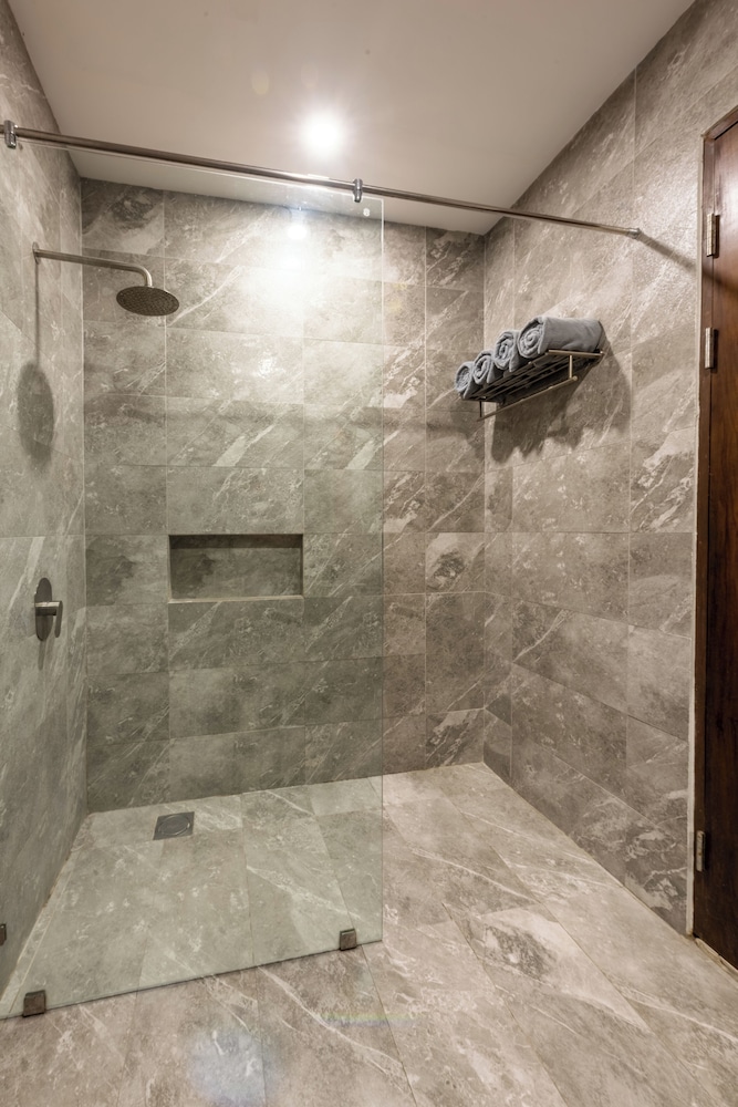 Family Quadruple Room - Photo 7