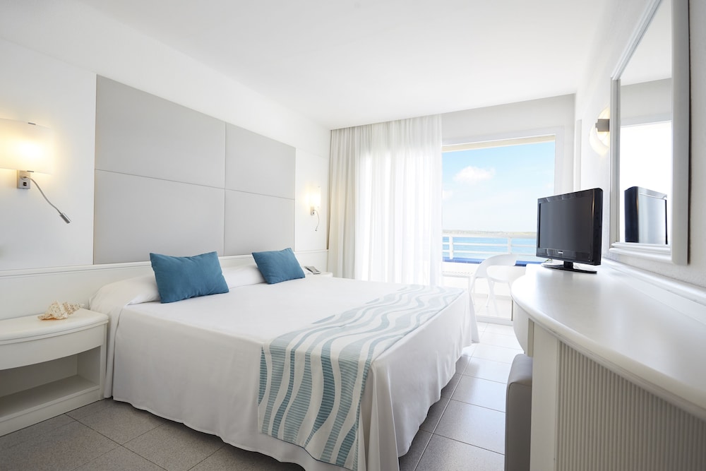 Superior, One King Bed, Sea View - Photo 2