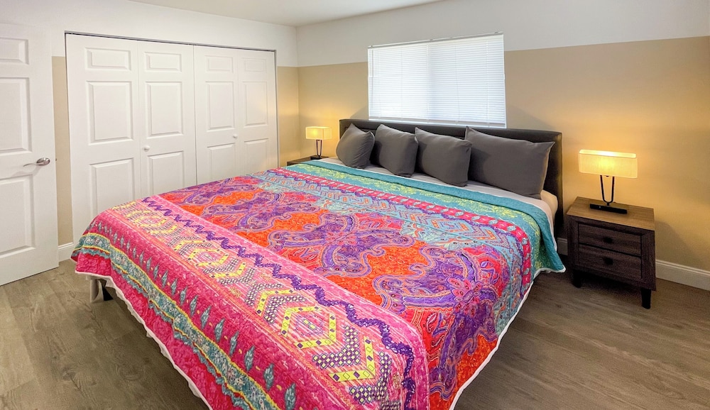 Standard Apartment, 1 Bedroom (King-Bed, Kitchenette, 1 TV) photo 2