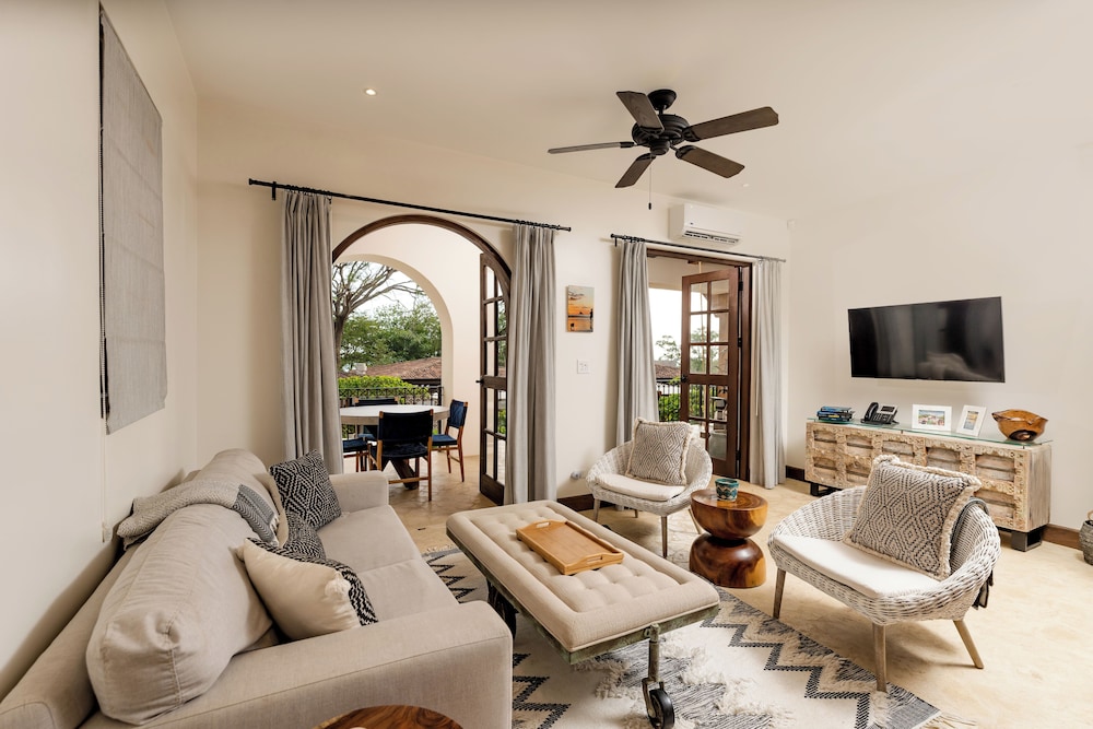 Deluxe Apartment, Multiple Beds, Terrace, City View (14 Plaza Mercado | 2 BR | 2 BA)