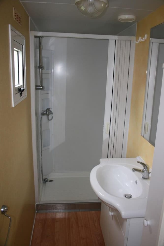 Mobile Home photo 3