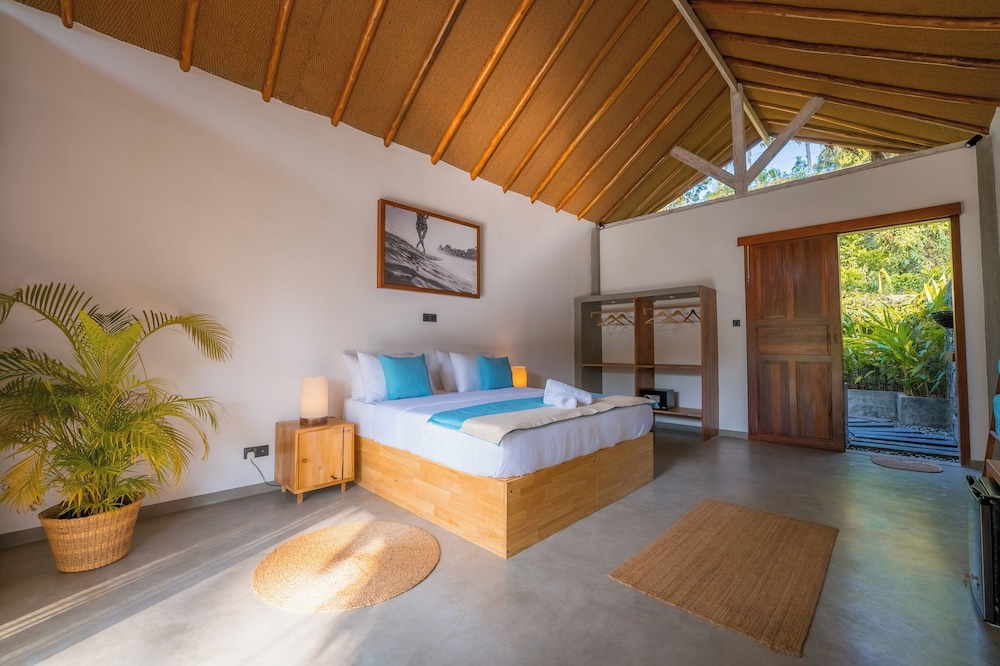 Deluxe Double or Twin Room, Pool View