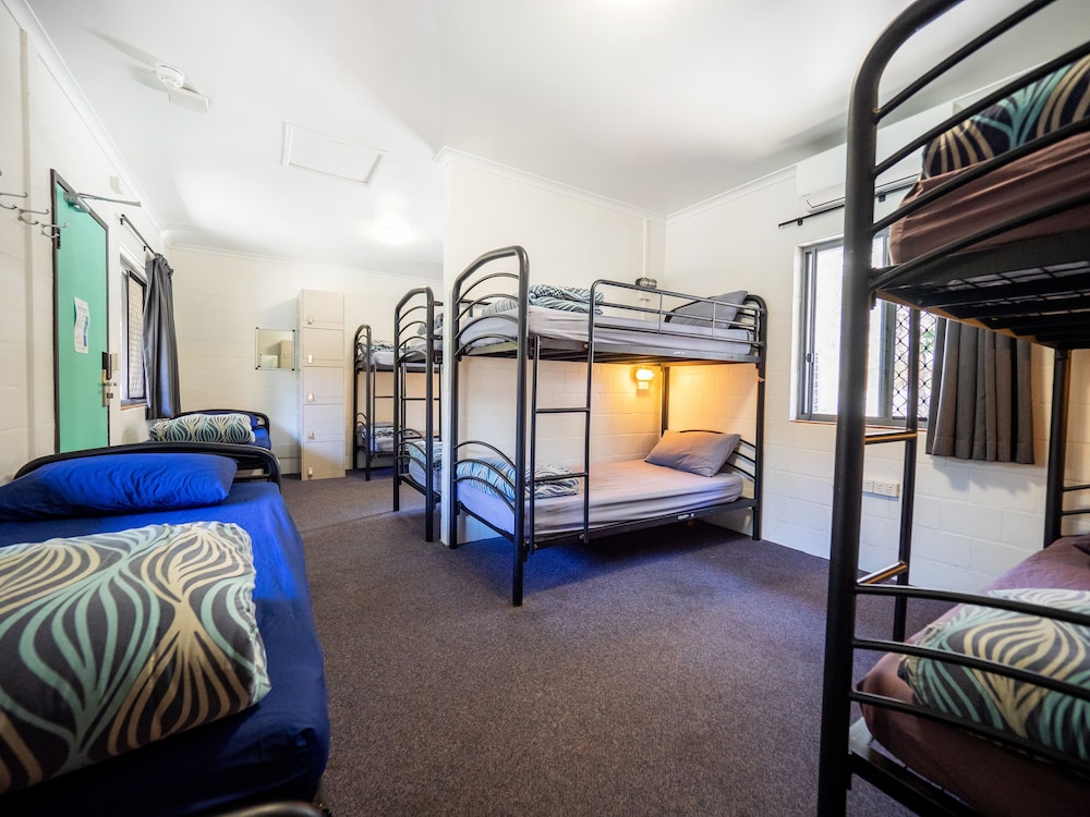 Bed in 10-Bed Mixed Dormitory with Shared Bathroom photo 2