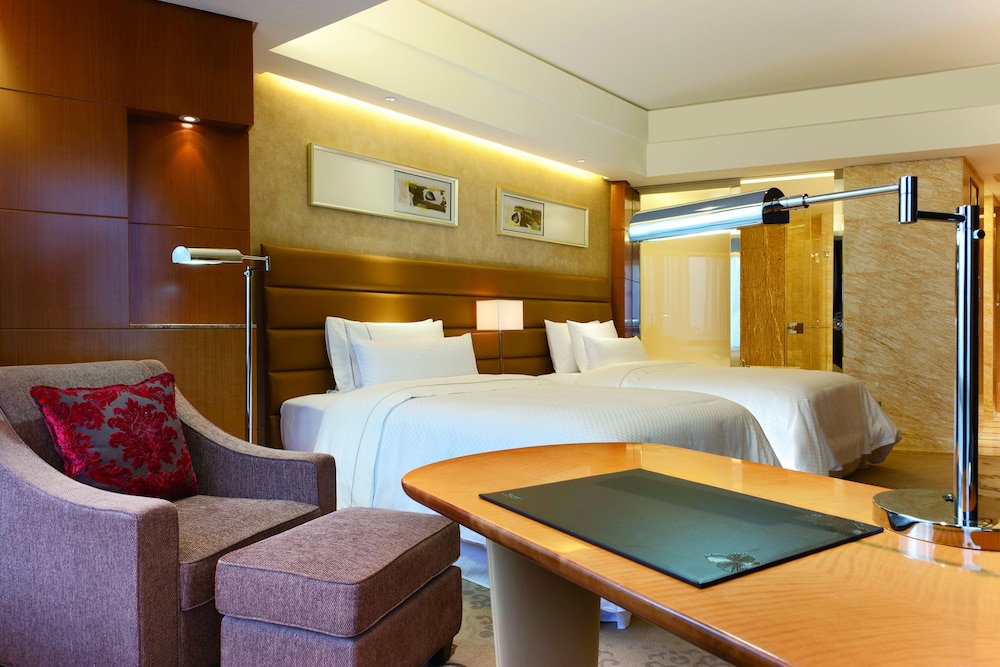Executive Room, 2 Twin Beds, Partial Lake View, Executive Level - Photo 8